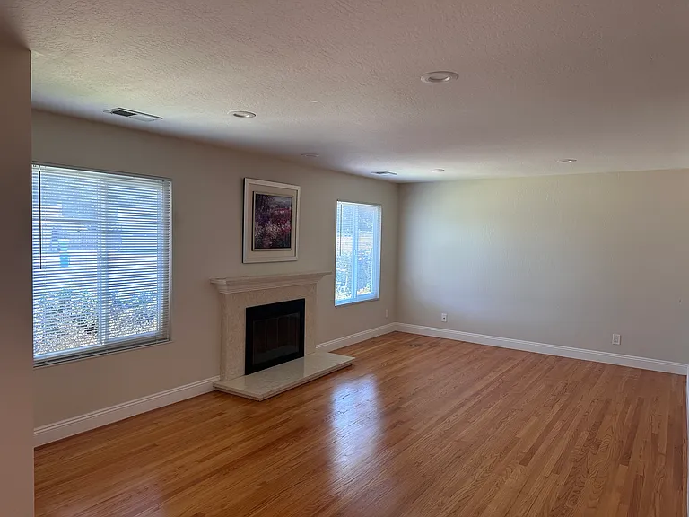 2913 Daisy Ct — Photo 4
