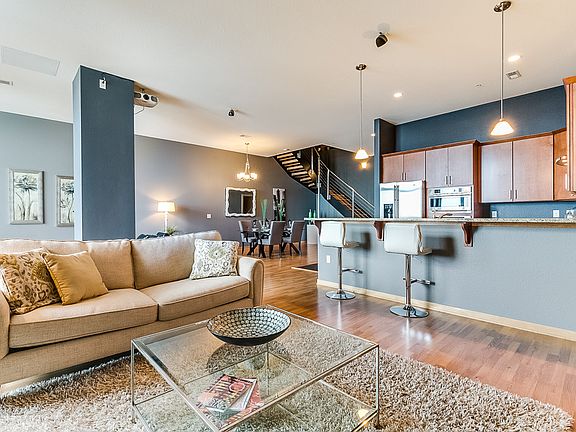 5th image of 601 E Ogden Ave Unit 902