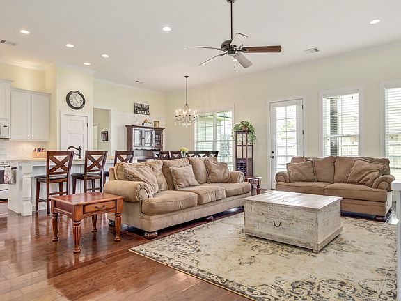 5th image of 422 Hillbrooke Dr