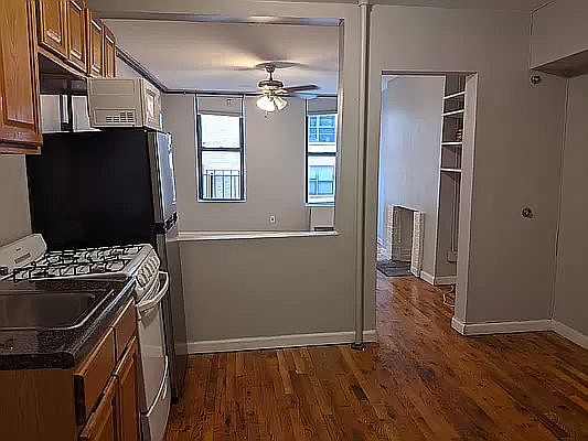 4th image of 420 E 10th St APT 3D