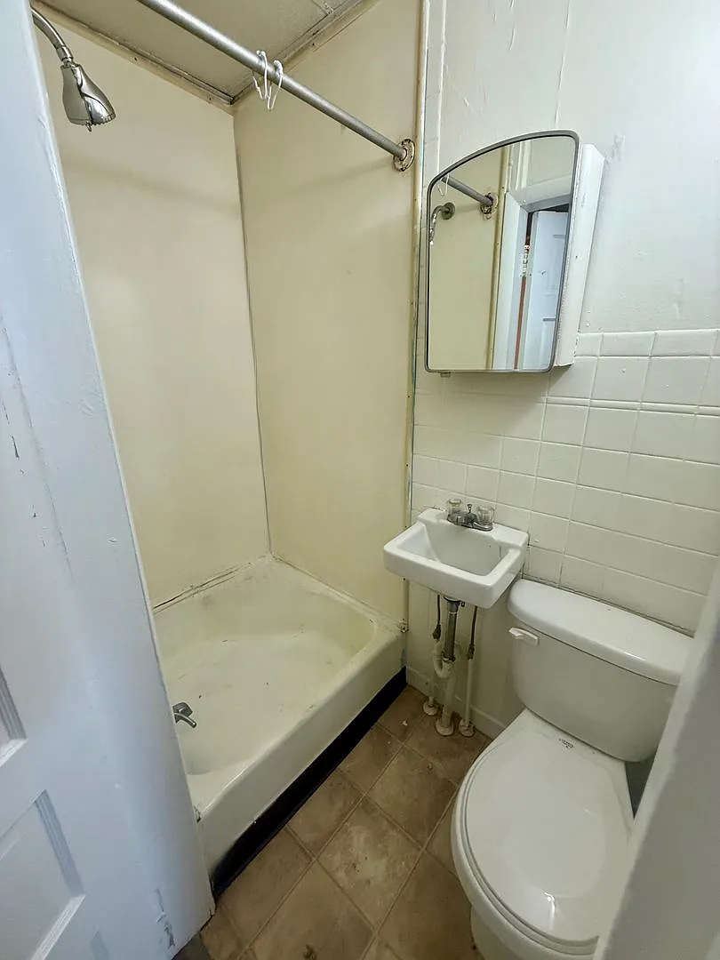 922 Washington Street — Photo 2