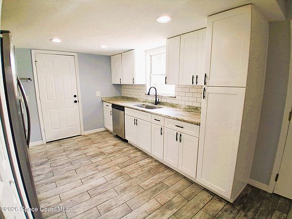 5th image of 3338 Jupiter Blvd SE