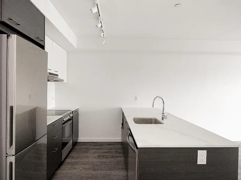 537 Foster Ave — Photo 31