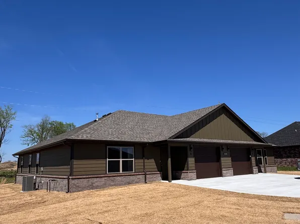 1115 Center Court Cir, Grove, OK