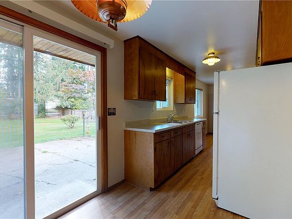4th image of 604 E Stanley St