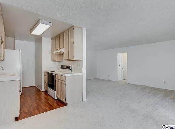 4th image of 330 S Mentor Ave Unit 236
