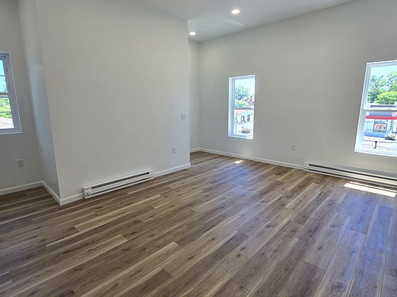 4th image of 514 Lincoln Way E APT 2