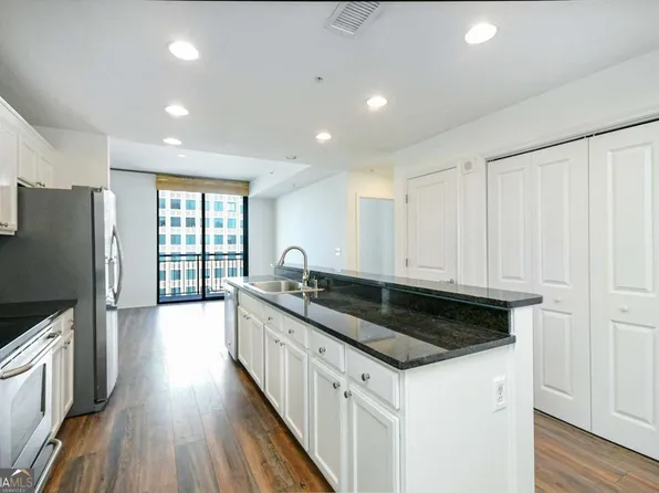 3040 Peachtree Rd NW Unit 802, Atlanta, GA 30305