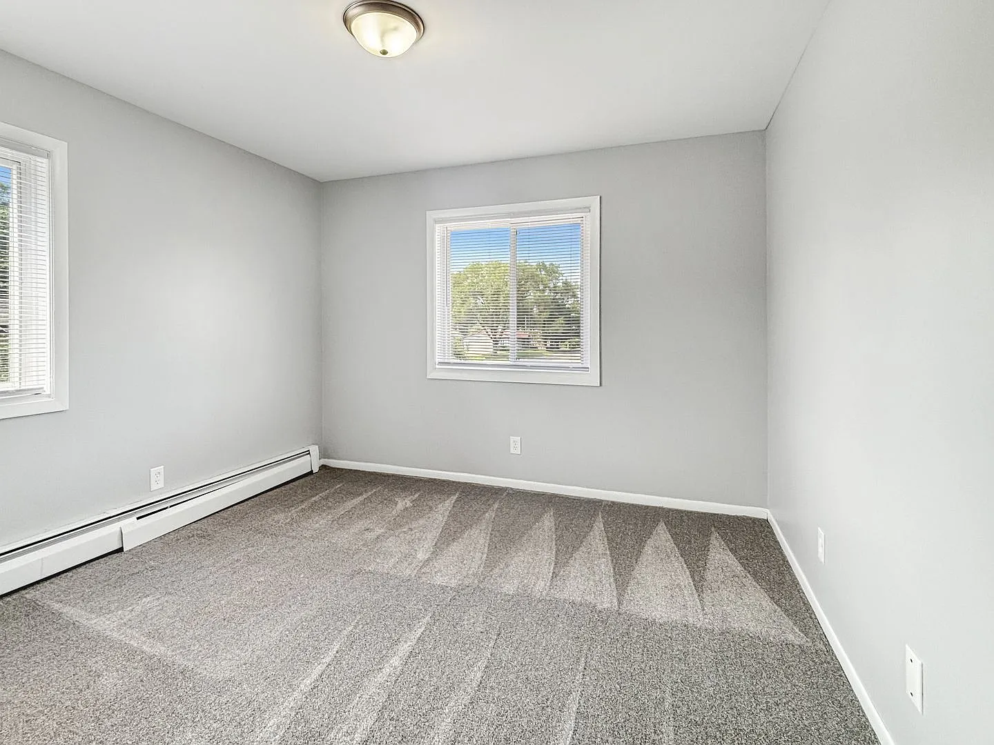 2 bed, 1.0 bath, 700 sqft, $1,295 — Photo 3
