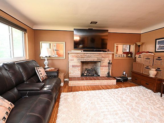 4th image of 6117 Hedge Ave