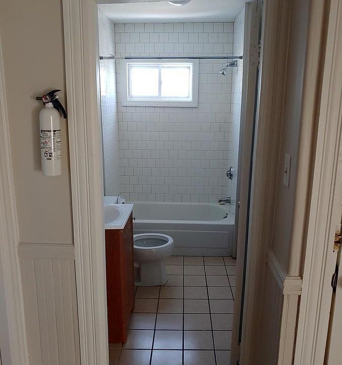 2nd image of 6 Lawton St Unit 3R