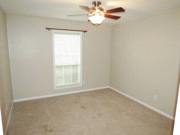 4th image of 117 Elaine St