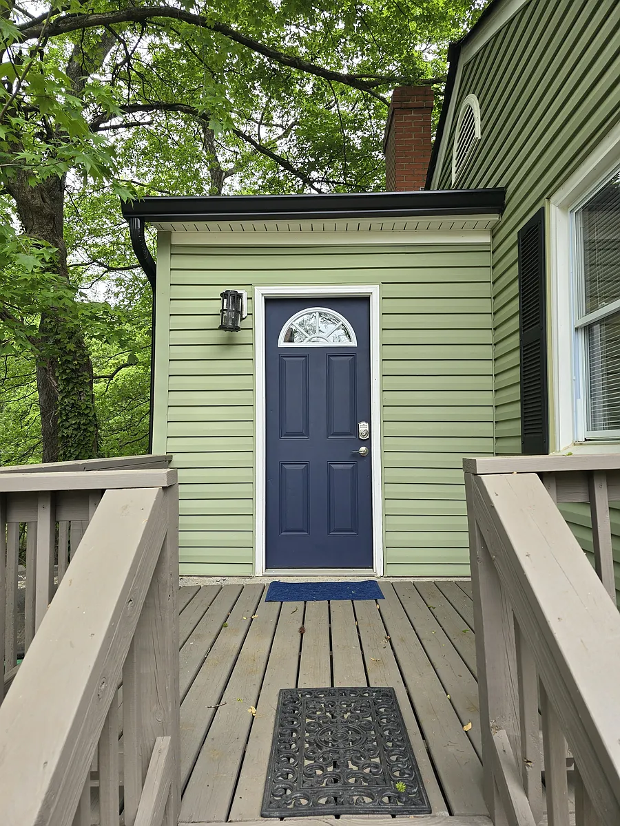 Easy access to unload your groceries. - 5018 Valley Stream Rd