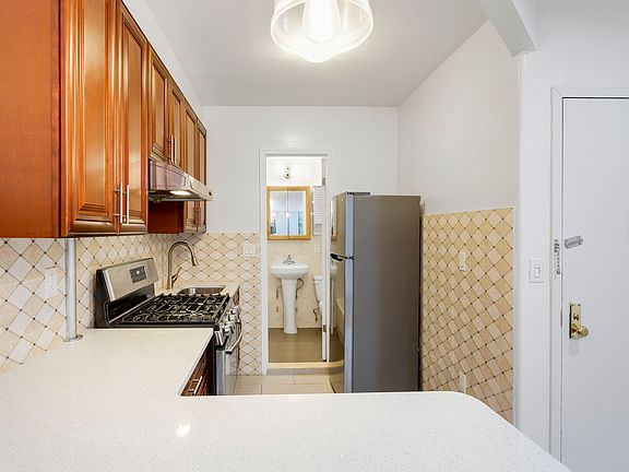 2nd image of 146 Forsyth St #1E