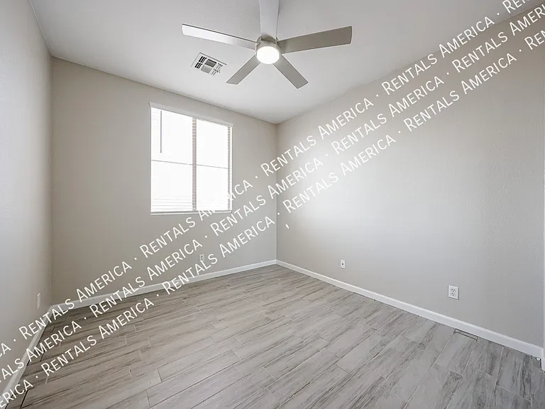 3825 S 60th Dr — Photo 32