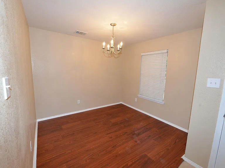 509 Cypress Ct — Photo 2