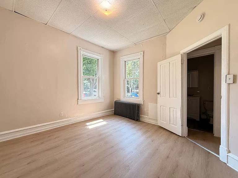 303 N Laurel St — Photo 26