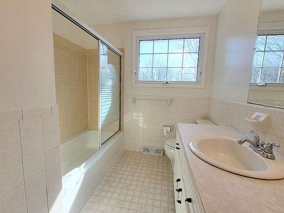 5th image of 41 Glenhaven Dr