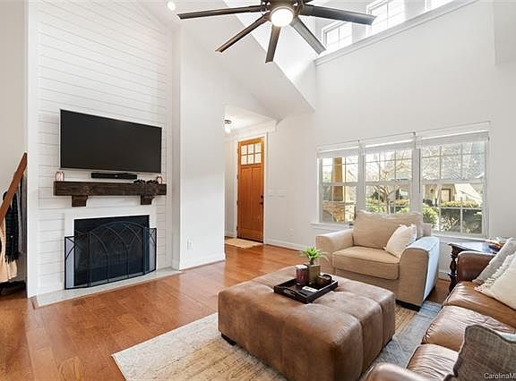 3rd image of 104 Coral Ln