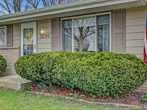 5254 S Elaine Ave, Cudahy, WI 53110