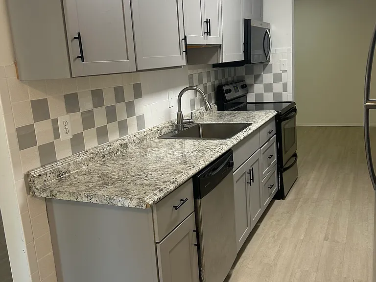 425 Christopher Ave #14 — Photo 22