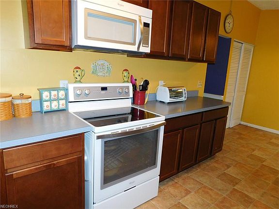 5th image of 2163 Gary Dr