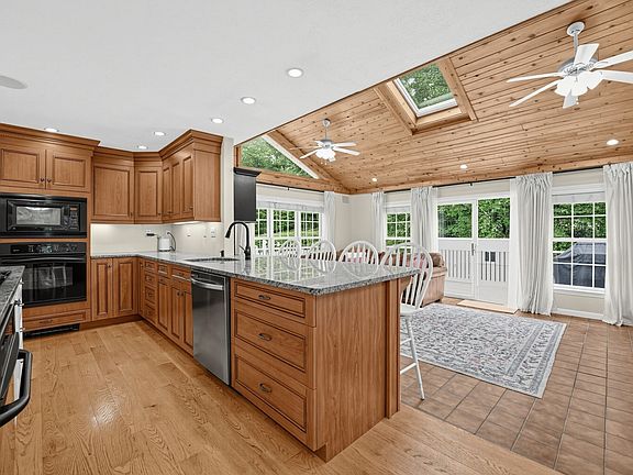 5th image of 21 Andrew Cir