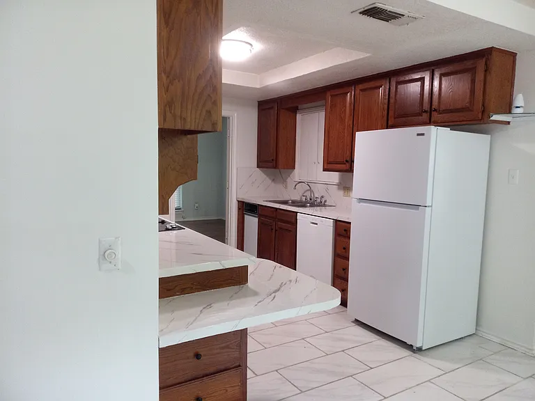 2719 Sunrise Dr — Photo 3