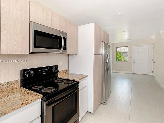 3rd image of 811 NW 3rd Ave