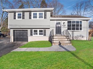 16 Maplewood Blvd, Suffern, NY 10901