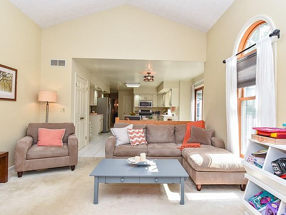 5th image of 7 Little Acorn Cir