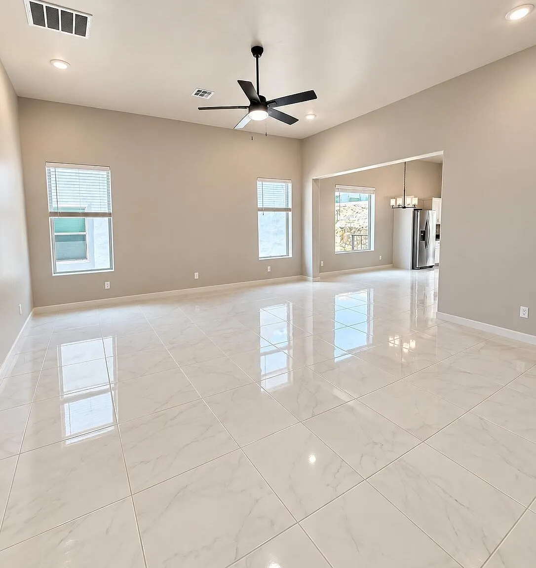 3 bed, 2.5 bath, 1940 sqft, $2,600 — Photo 4