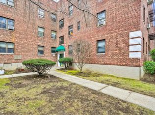 46-31 215th Pl APT 1A, Bayside, NY