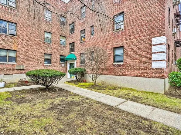 46-31 215th Pl APT 1A, Bayside, NY 11361