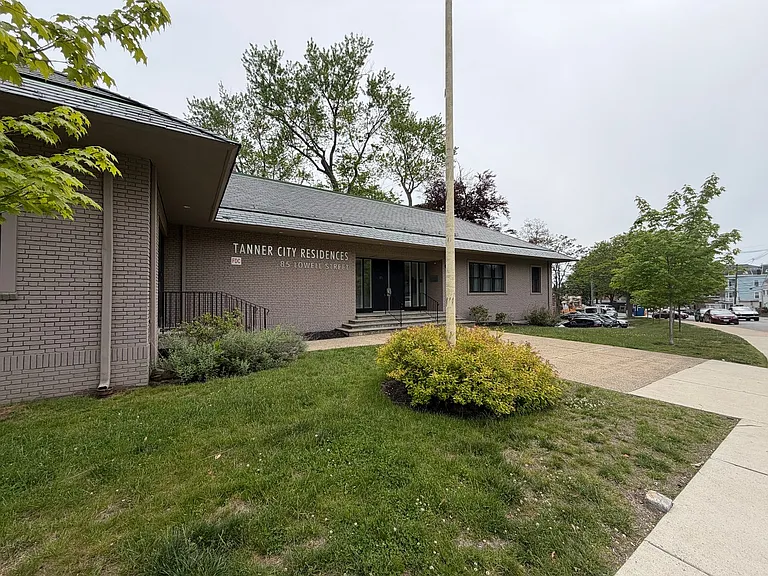 85 Lowell St — Photo 2