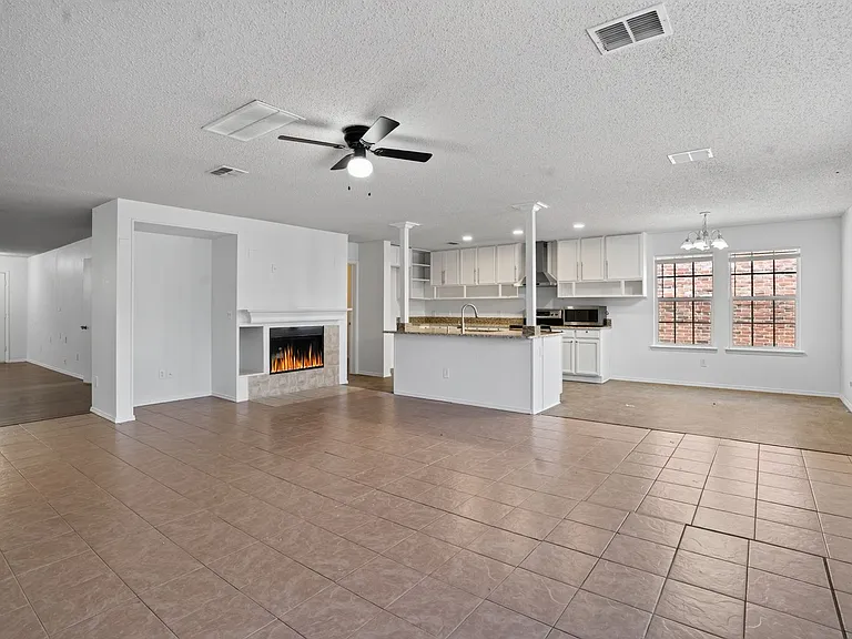 1665 Princess Ln — Photo 22