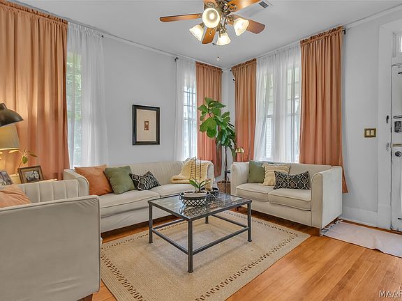 4th image of 207 N Lewis St