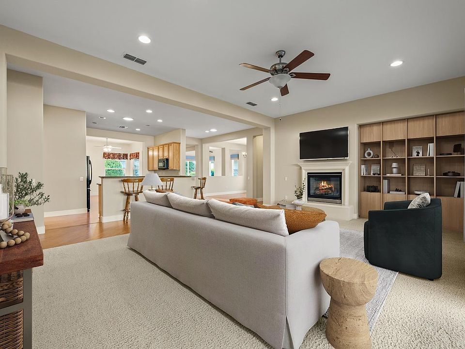 1st image of 2678 Kingfisher Ln