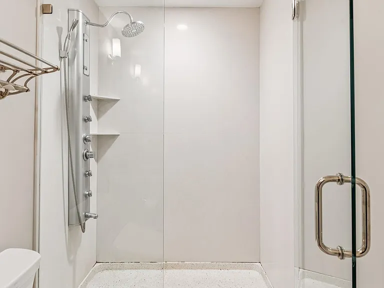 690 Sutter St — Photo 27