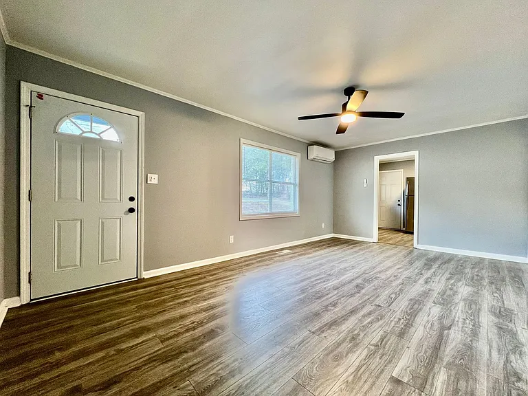 2926 Skyline Dr — Photo 3