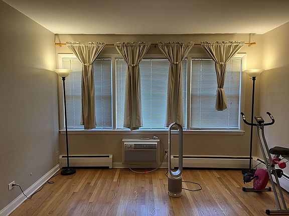 3rd image of 6110 W Peterson Ave #3N