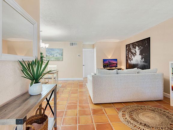 5th image of 109 Paradise Harbour Boulevard #305