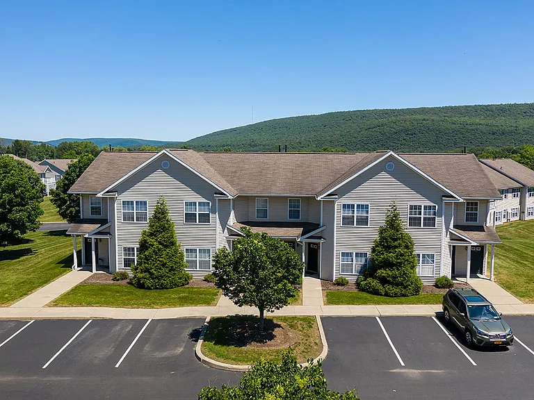 WoodsEdge Apartments — Photo 18
