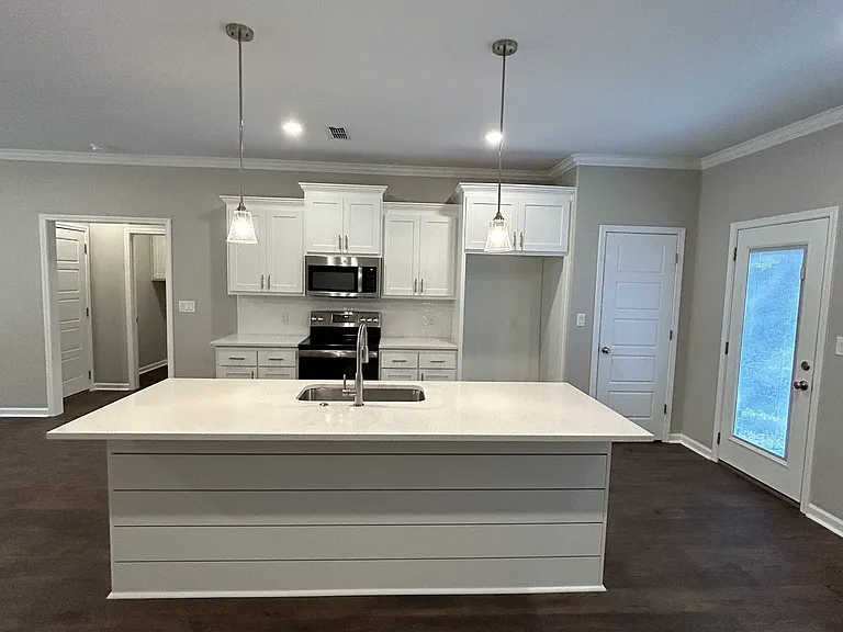 121 Stonebriar Dr — Photo 3