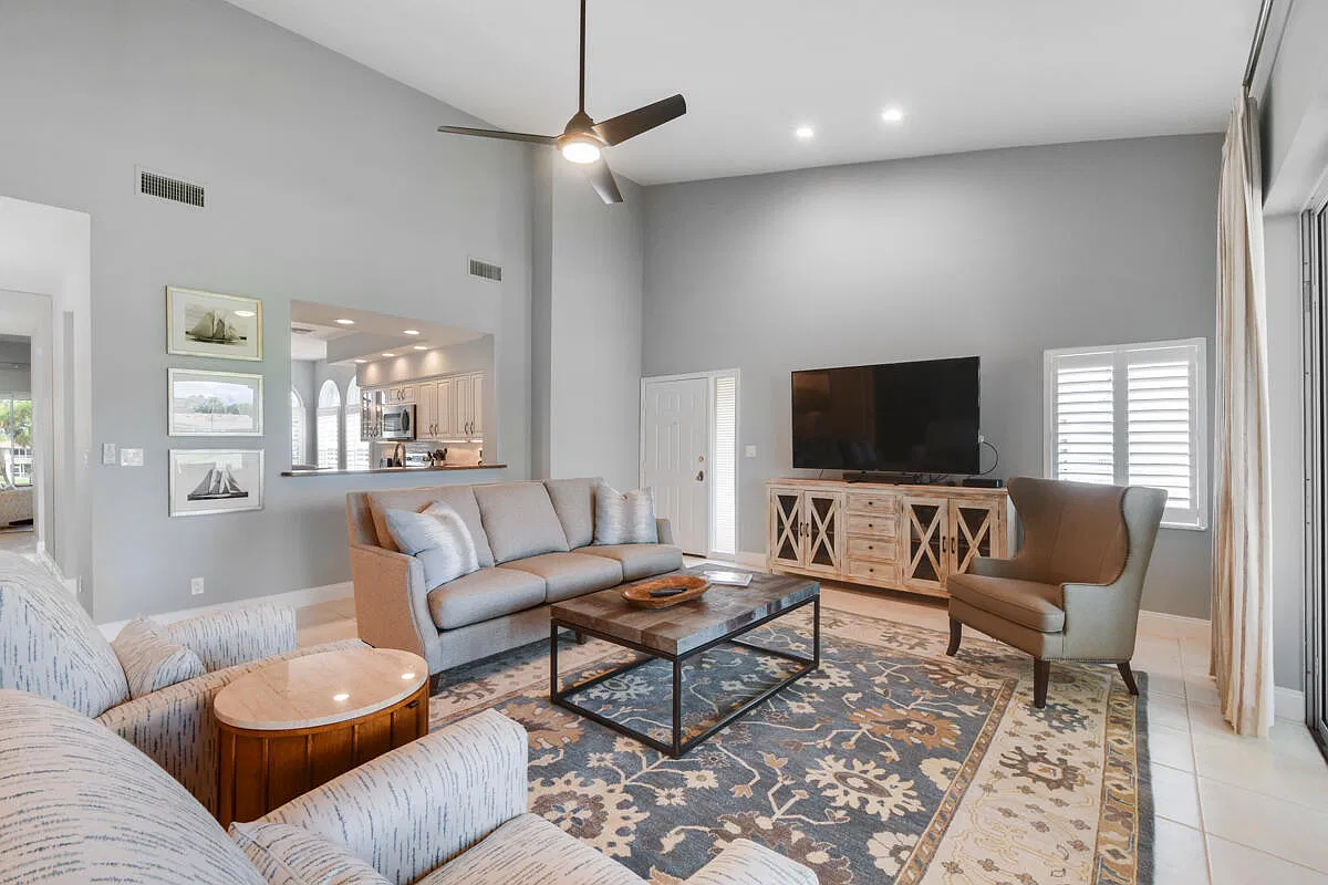 3 bed, 2.0 bath, 1839 sqft, $8,500 — Photo 3