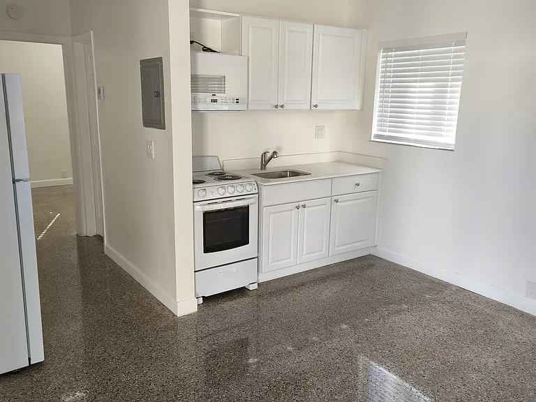 3060 SW 27th Ln #7 — Photo 17