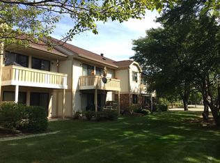 1135 Hawthorne Ct APT D2, Wheeling, IL 60090