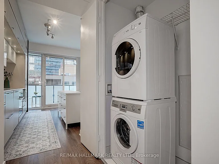 15 Grenville St #1406 — Photo 43