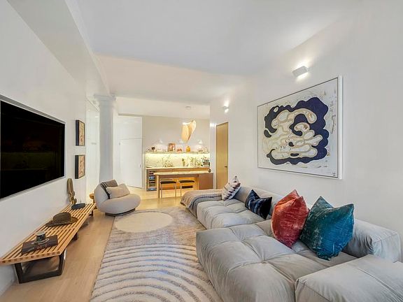 3rd image of 39 E 12th St APT 708