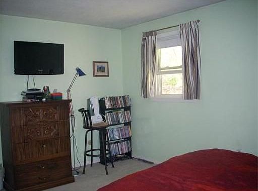 4th image of 20 Ontario Dr
